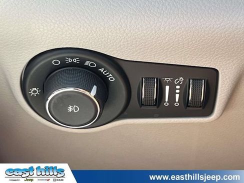 Certified 2024 Jeep Compass Latitude AWD/4WD image 24