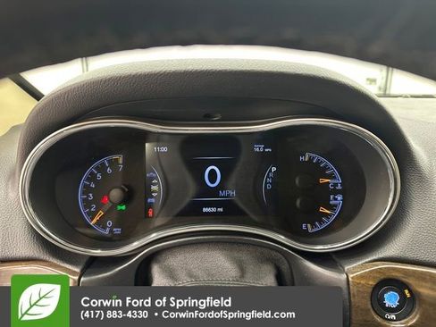 Used 2017 Jeep Grand Cherokee Laredo image 13