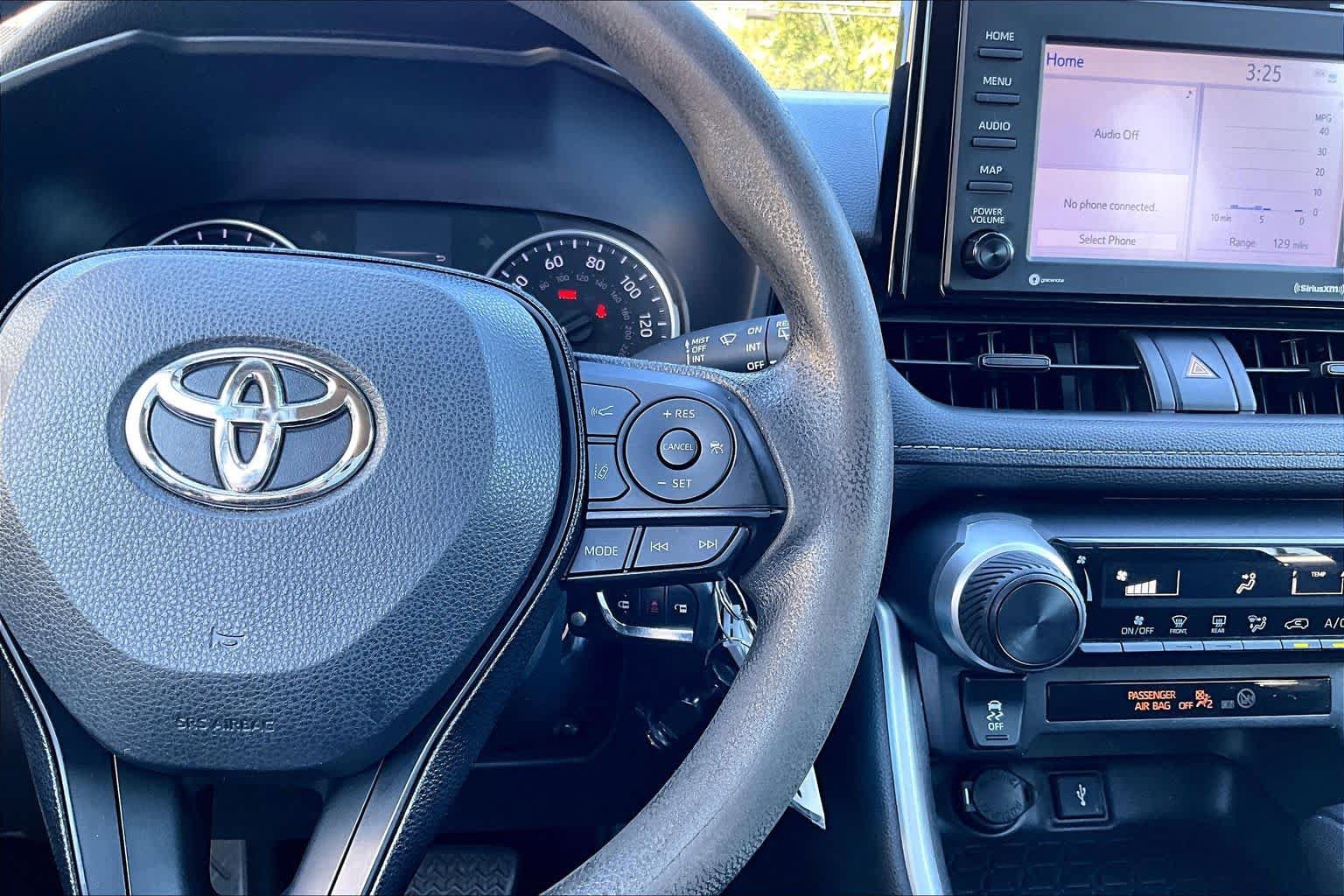 Used 2020 Toyota RAV4 LE FWD image 25