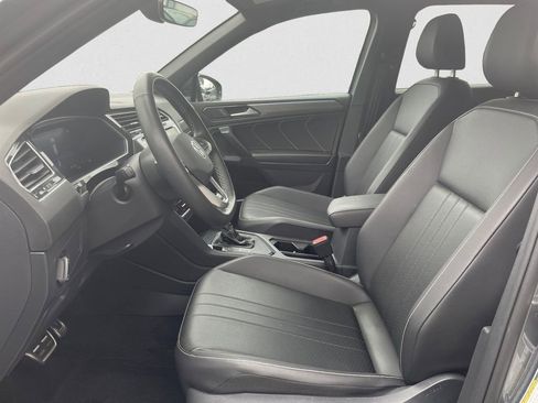 Certified 2023 Volkswagen Tiguan SE R-Line image 9