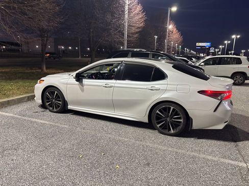 Used 2018 Toyota Camry XSE image 8