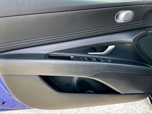 Used 2025 Hyundai Elantra SEL image 21