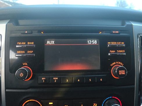 Used 2017 Nissan Titan SV image 21