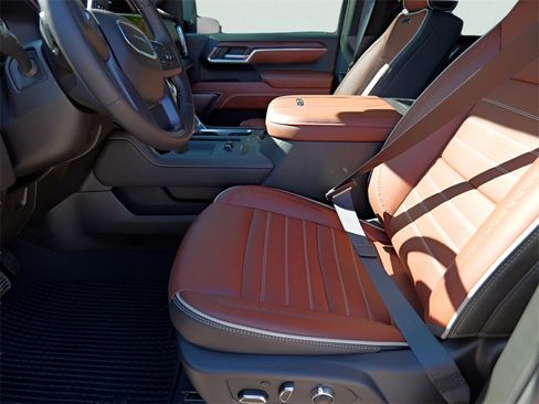 New 2025 GMC Sierra 3500 Denali Ultimate image 9