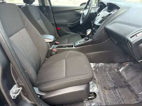 Used 2018 Ford Focus SE FWD image 12