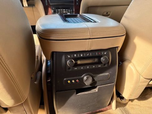 Used 2011 Cadillac Escalade 4WD Hybrid image 16