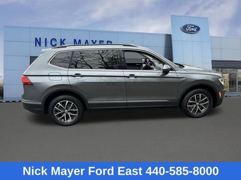 Used 2020 Volkswagen Tiguan SE w/ Panoramic Sunroof Package image 8