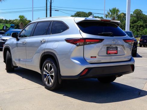 Used 2024 Toyota Highlander XLE FWD image 24