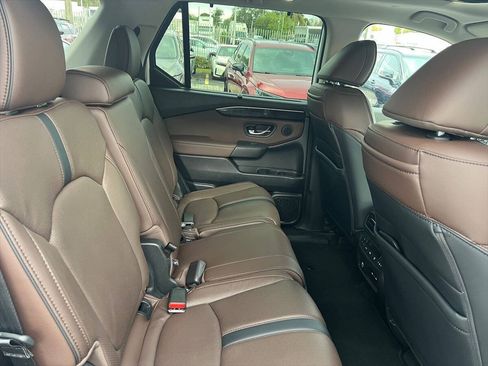 Used 2025 Honda Pilot Elite image 9