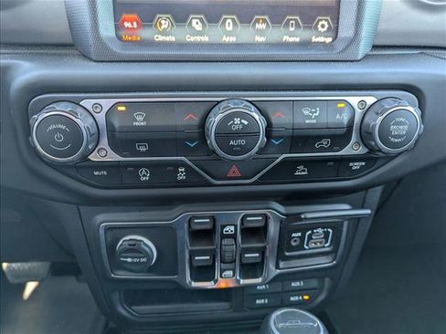 Used 2021 Jeep Gladiator Sport image 20
