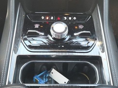 Used 2022 Jeep Wagoneer Series III w/ Premium Group I image 37