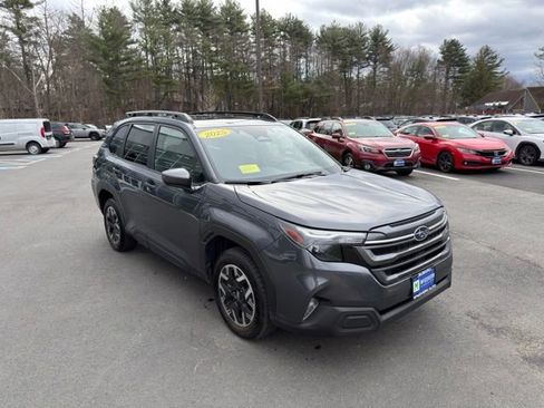 Used 2025 Subaru Forester Premium image 3