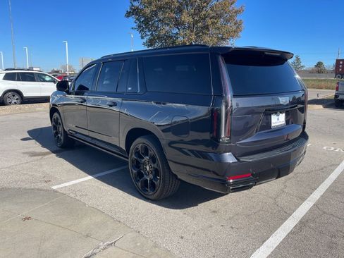 Used 2025 Cadillac Escalade ESV Sport Platinum image 5