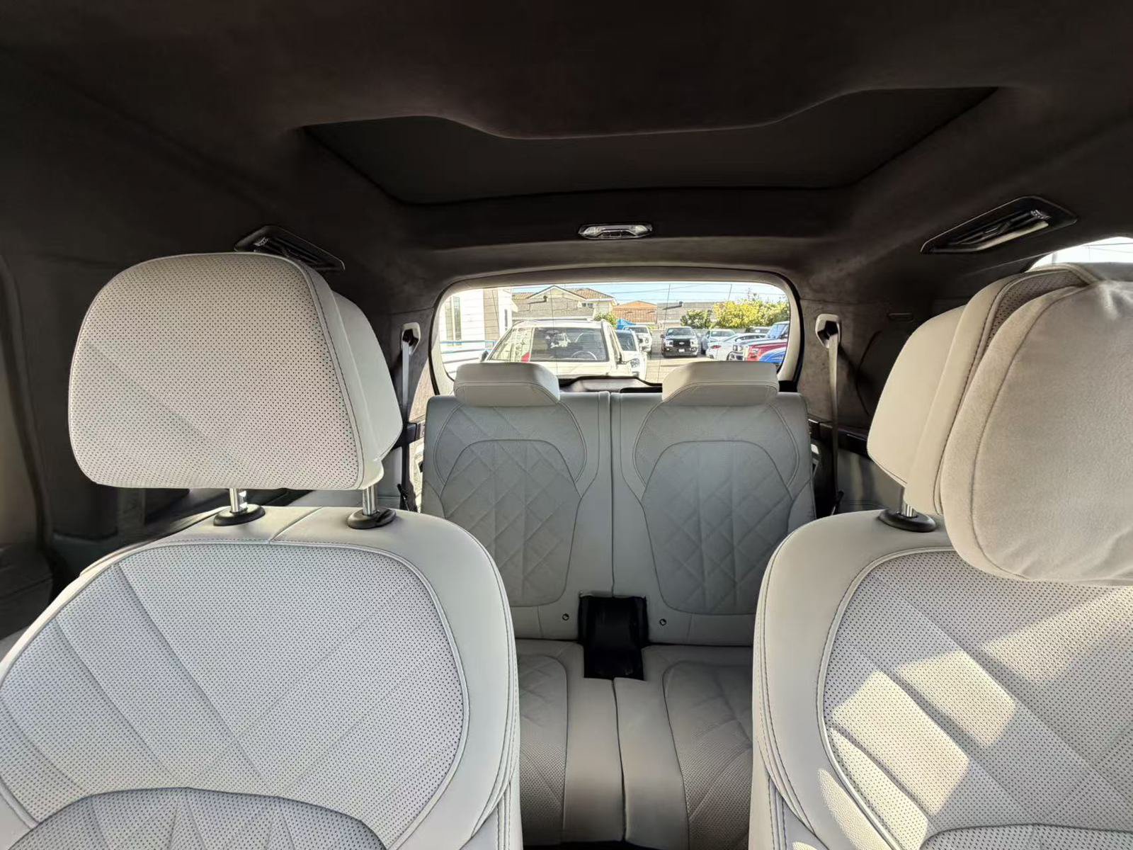 Used 2024 BMW X7 xDrive40i w/ M Sport Package AWD/4WD image 12