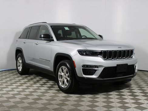 Used 2023 Jeep Grand Cherokee Limited AWD/4WD image 29