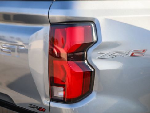 Used 2024 Chevrolet Colorado ZR2 image 9