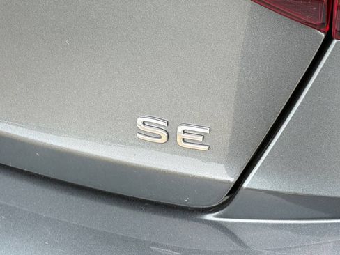 Used 2024 Volkswagen Jetta SE FWD image 40