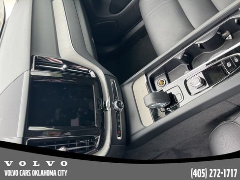Certified 2025 Volvo XC60 B5 Plus AWD/4WD image 8