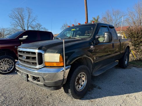 Used 2001 Ford F350 XLT image 2