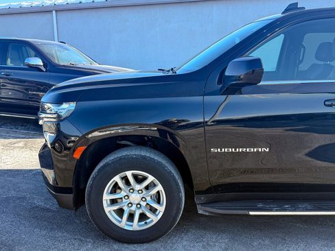 Used 2022 Chevrolet Suburban LT image 9