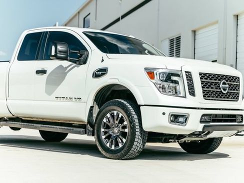 Used 2018 Nissan Titan PRO-4X w/ Pro-4x Convenience Package AWD/4WD image 58