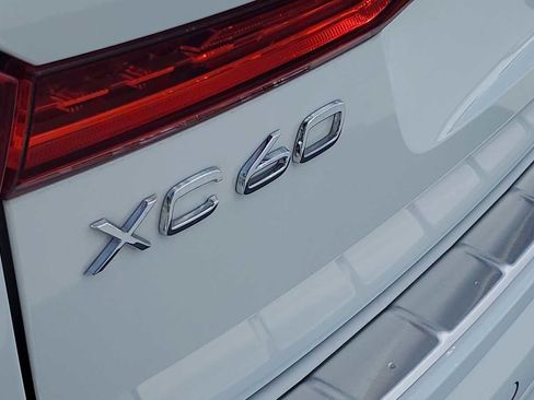 Used 2022 Volvo XC60 T8 Inscription Expression w/ Advanced Package image 12