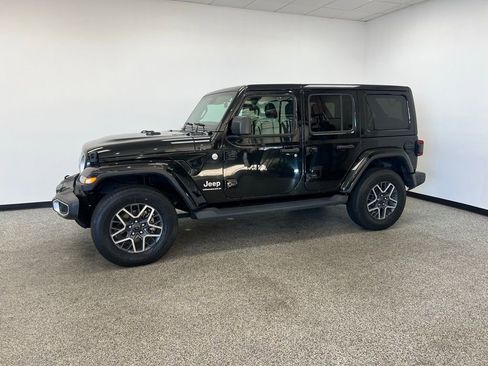 Used 2024 Jeep Wrangler Sahara image 20