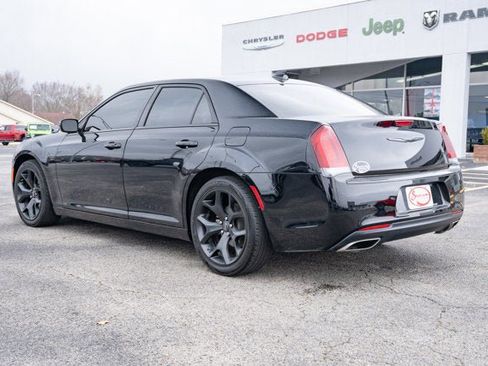Used 2022 Chrysler 300 Touring w/ Sport Appearance Package image 3