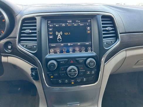 Used 2018 Jeep Grand Cherokee Overland AWD/4WD image 24