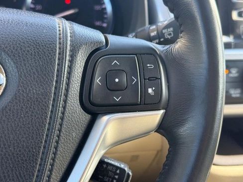 Used 2014 Toyota Highlander Limited FWD image 17