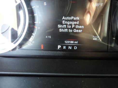 Used 2019 RAM 1500 Classic SLT w/ Luxury Group image 10