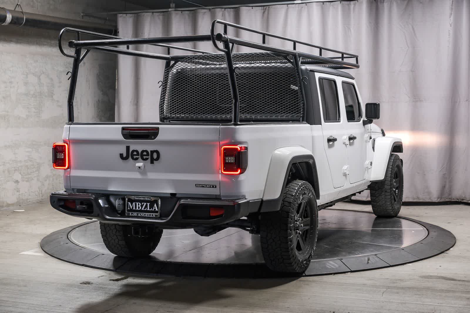 Used 2021 Jeep Gladiator Sport AWD/4WD image 4