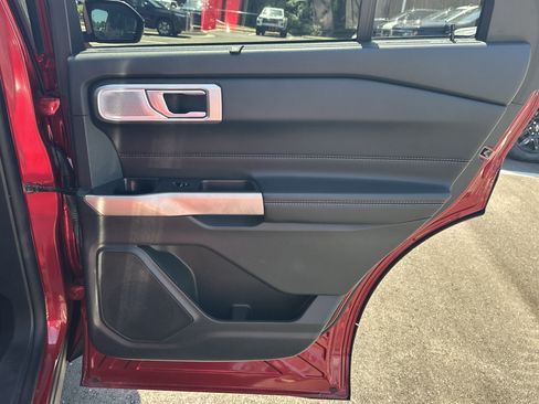 Used 2023 Ford Explorer Limited w/ Limited Technology Package RWD image 17