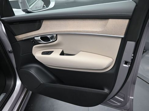 New 2026 Volvo XC90 B6 Plus w/ Protection Package Premier image 28