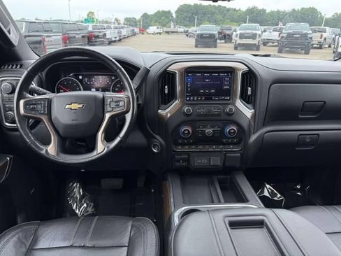 Used 2020 Chevrolet Silverado 1500 High Country w/ Technology Package AWD/4WD image 17