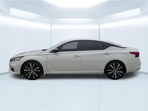 Used 2022 Nissan Altima 2.5 SR FWD image 2