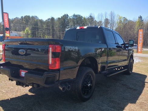 Used 2025 Ford F350 Lariat w/ Black Appearance Package image 5
