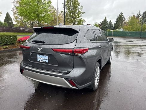 Used 2022 Toyota Highlander Platinum AWD/4WD image 7