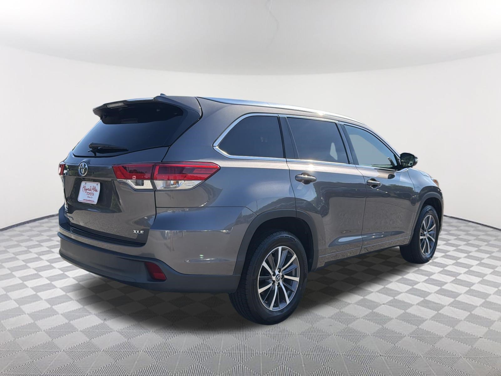 Used 2018 Toyota Highlander XLE FWD image 15