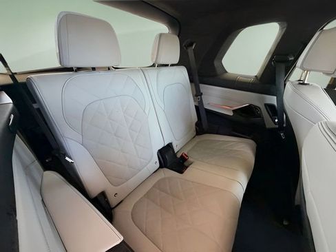 Used 2024 BMW X7 xDrive40i w/ M Sport Package image 39