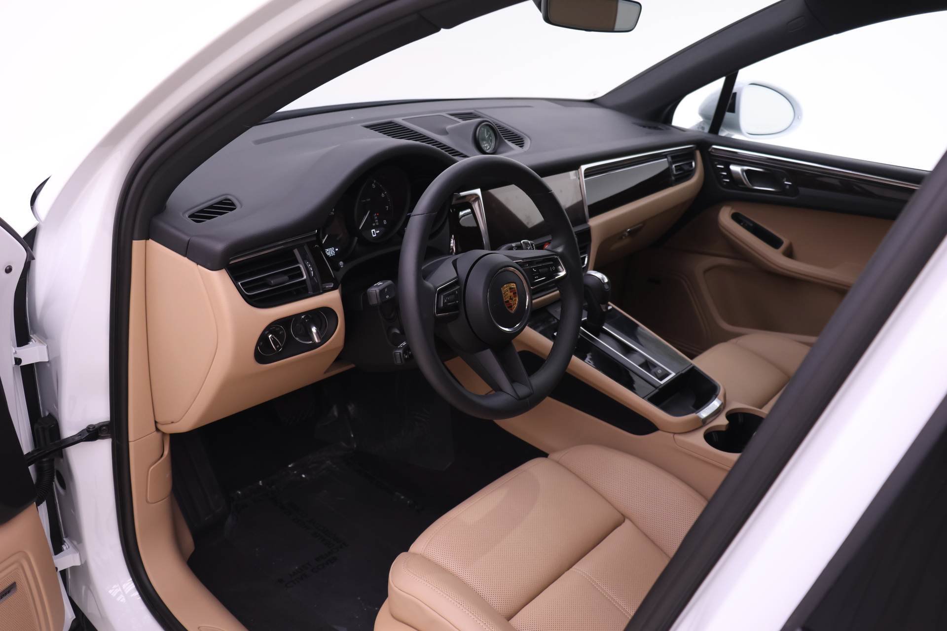 Used 2026 Porsche Macan AWD/4WD image 4