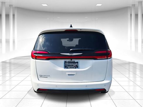 New 2026 Chrysler Pacifica Select image 4
