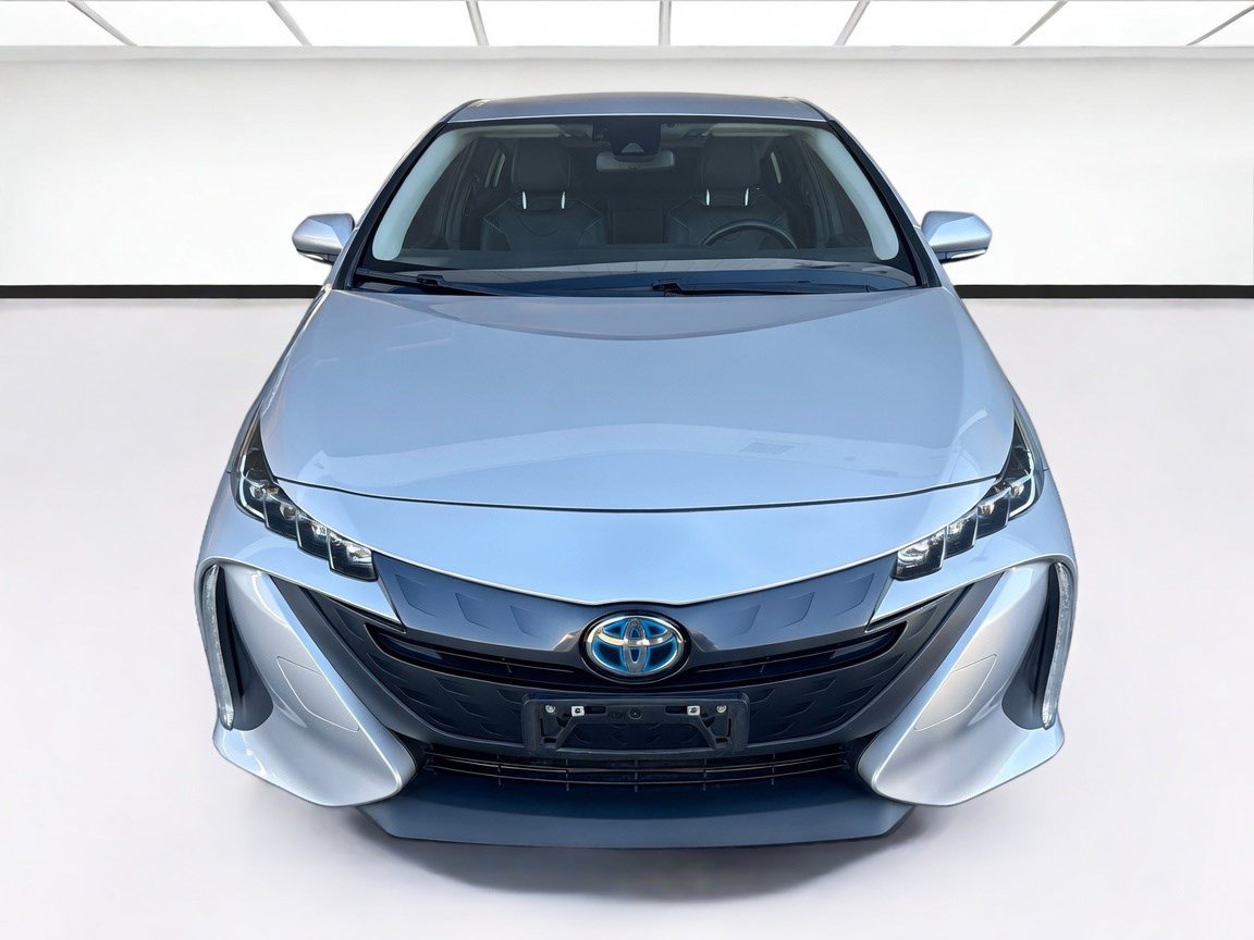 Used 2022 Toyota Prius Prime XLE FWD image 2