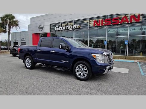 Used 2024 Nissan Titan SV w/ SV Convenience Package image 17