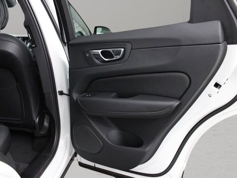 Certified 2025 Volvo XC60 B5 Core image 59