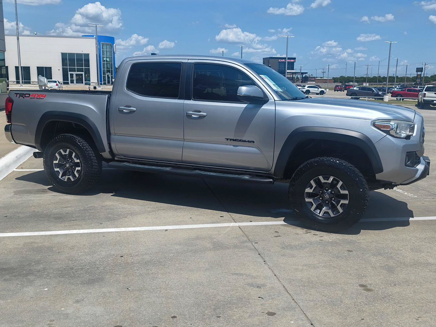 Used 2019 Toyota Tacoma TRD Off-Road AWD/4WD image 4