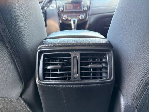 Used 2019 Nissan Rogue SV w/ Premium Package FWD image 29