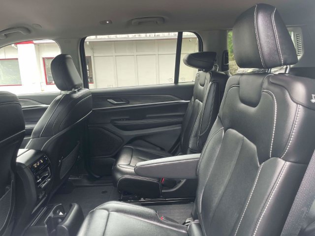 Used 2023 Jeep Grand Cherokee L Limited AWD/4WD image 14