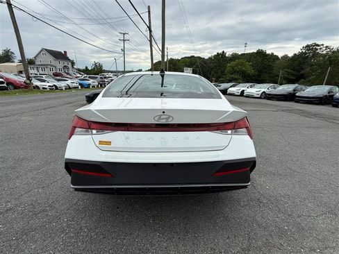 Used 2024 Hyundai Elantra SEL FWD image 4