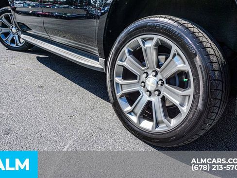 Used 2015 Chevrolet Suburban LT RWD image 16